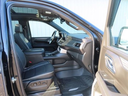 Used 2023 GMC Yukon SLT w/ SLT Luxury Package AWD/4WD image 25