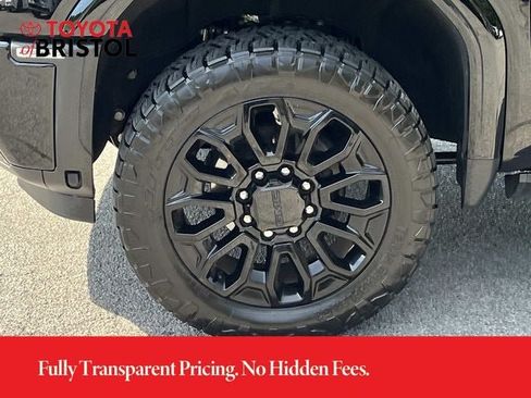 Used 2024 GMC Sierra 2500 AT4 w/ AT4 Premium Plus Package AWD/4WD image 11
