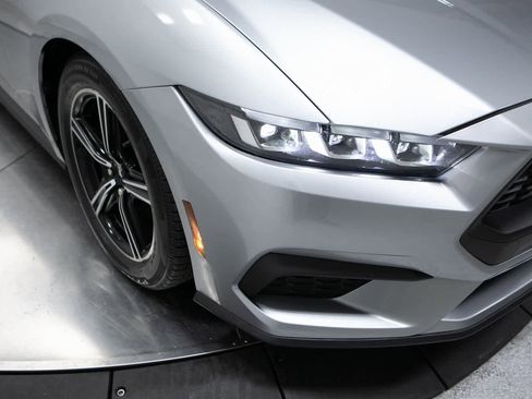 Used 2024 Ford Mustang Convertible image 12