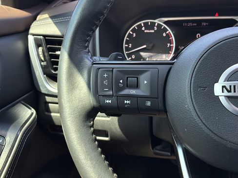 Used 2021 Nissan Rogue SV w/ Premium Package FWD image 27