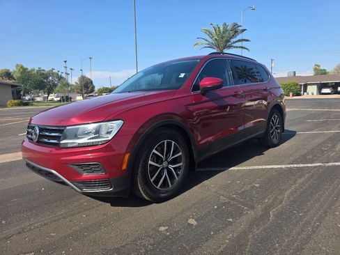 Used 2019 Volkswagen Tiguan SE w/ Panoramic Sunroof Package AWD/4WD image 9