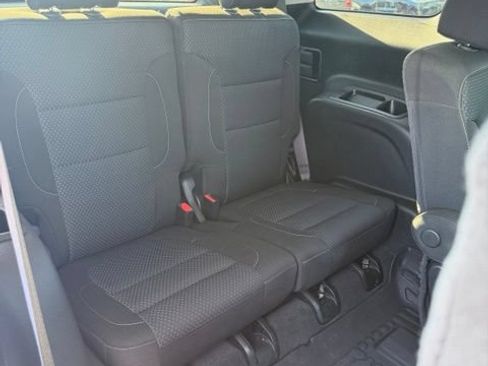 Used 2023 GMC Acadia SLE w/ Driver Convenience Package FWD image 21