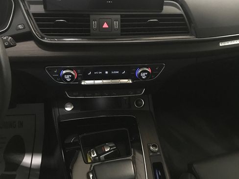 Used 2023 Audi Q5 2.0T Prestige w/ Prestige Package image 17