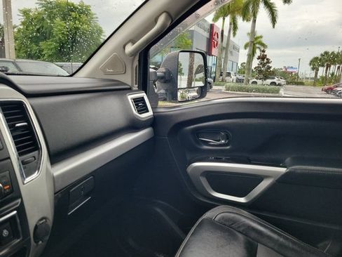 Used 2019 Nissan Titan PRO-4X w/ Pro-4x Convenience Package AWD/4WD image 30