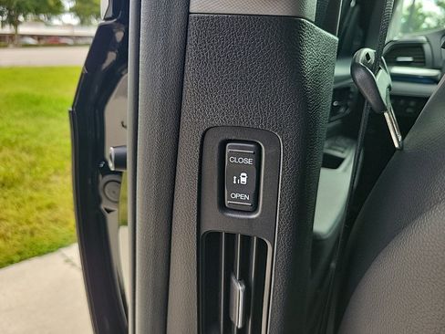 Used 2023 Honda Odyssey Elite image 13