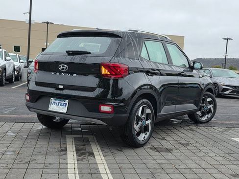 New 2025 Hyundai Venue SEL image 7