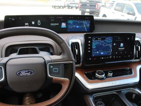 Used 2025 Ford Expedition King Ranch image 23