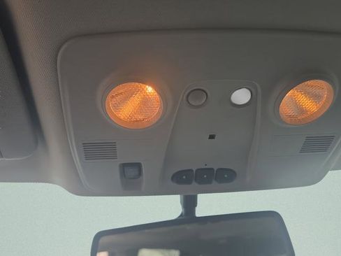 Used 2011 Chevrolet Traverse LT w/ Personal Connectivity Package image 10