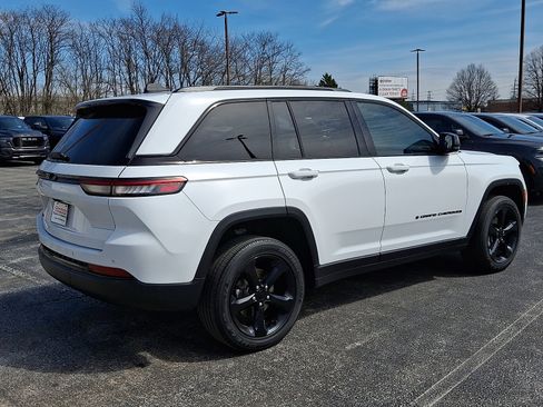 Certified 2023 Jeep Grand Cherokee Altitude image 8