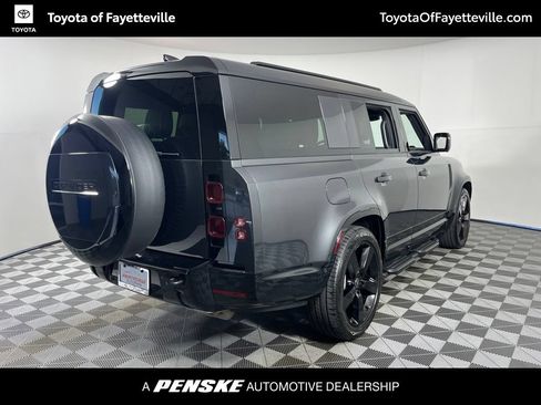 Used 2025 Land Rover Defender 130 X-Dynamic SE AWD/4WD image 15