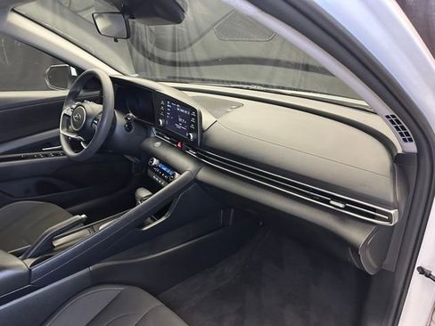 Used 2023 Hyundai Elantra SEL FWD image 17