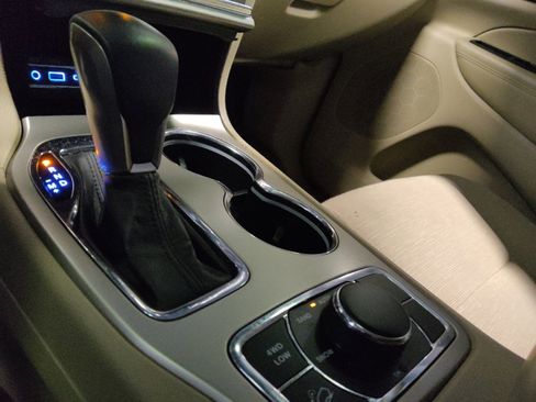 Used 2016 Jeep Grand Cherokee Laredo w/ Quick Order Package 23E image 26