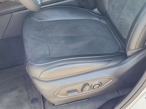 New 2025 Jeep Grand Cherokee Altitude image 21