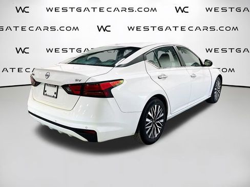 Used 2024 Nissan Altima 2.5 SV FWD image 8