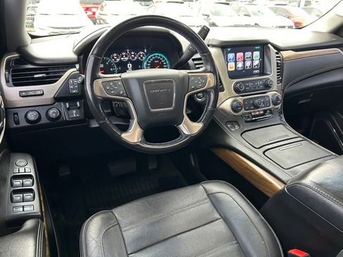Used 2020 GMC Yukon XL Denali w/ Denali Premium Package image 21