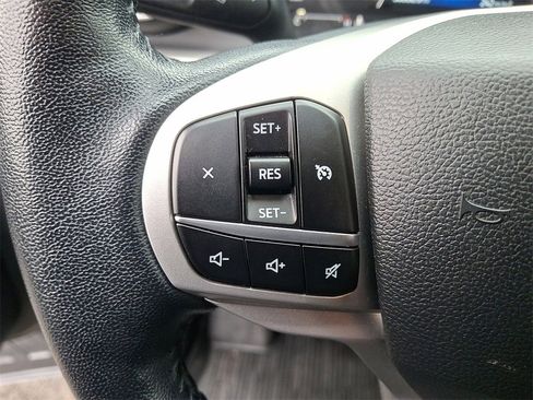 Certified 2022 Ford Explorer XLT w/ Equipment Group 202A image 17