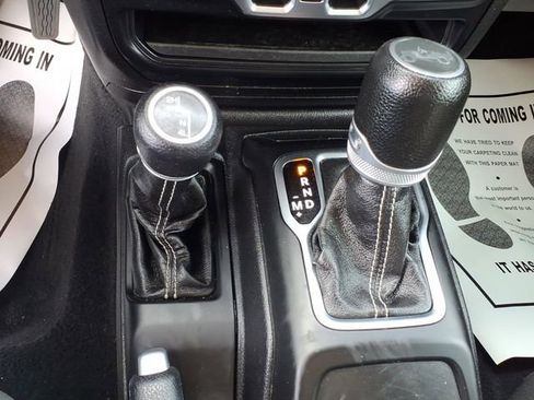 Used 2020 Jeep Wrangler Unlimited Sahara AWD/4WD image 16