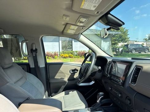 Used 2022 Nissan Frontier SV w/ Technology Package RWD image 11