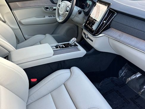 New 2026 Volvo XC90 T8 Ultra w/ Protection Package Premier AWD/4WD image 19