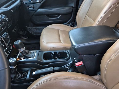 Used 2023 Jeep Wrangler Unlimited Rubicon w/ LED Lighting Group image 27