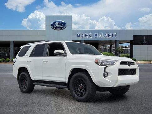 Used 2022 Toyota 4Runner SR5 Premium w/ Moonroof Package AWD/4WD image 7