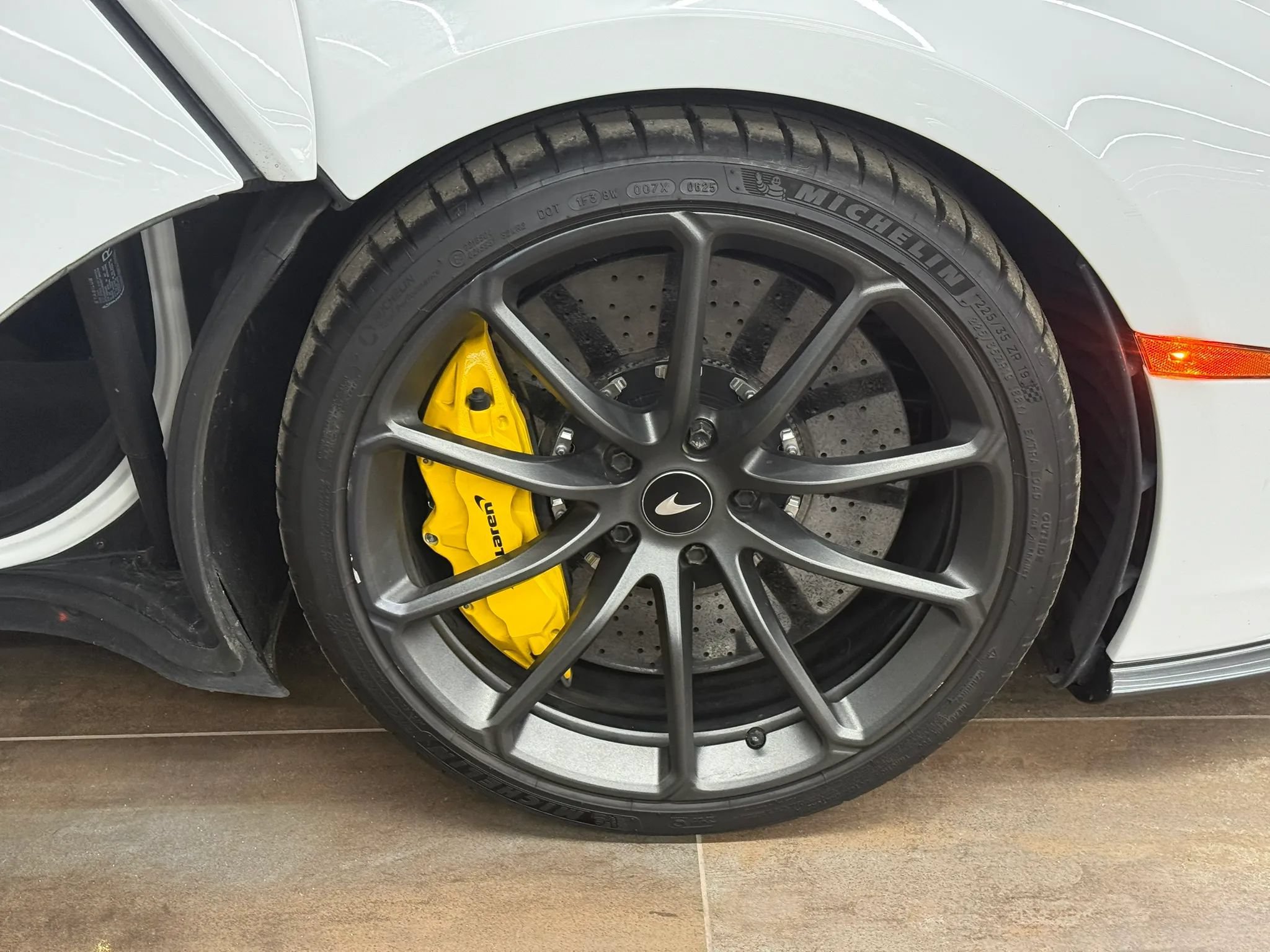 Used 2019 McLaren 570S Spider RWD image 38