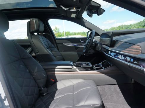 Used 2024 BMW 740i xDrive w/ Premium Package AWD/4WD image 51