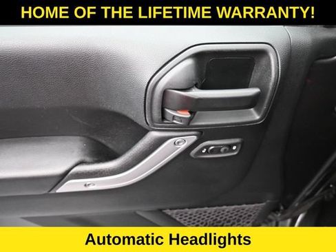 Used 2017 Jeep Wrangler Unlimited Sahara w/ Max Tow Package AWD/4WD image 13