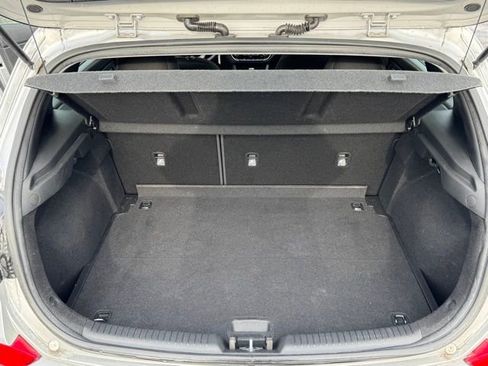 Used 2018 Hyundai Elantra GT image 29