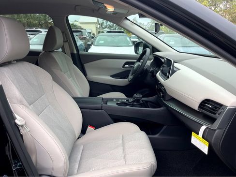 Used 2025 Nissan Rogue SV FWD image 6