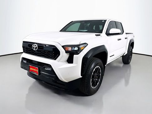 Used 2024 Toyota Tacoma TRD Off-Road w/ TRD Off Road Upgrade Package image 3