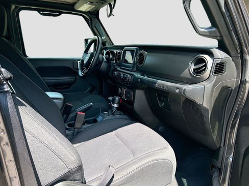 Used 2022 Jeep Wrangler Unlimited Sport AWD/4WD image 14