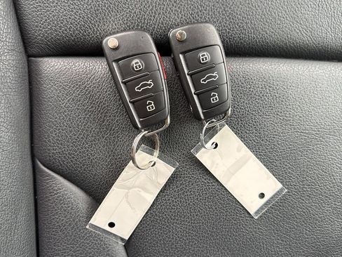 Used 2016 Audi Q3 2.0T Prestige w/ Prestige Package image 40