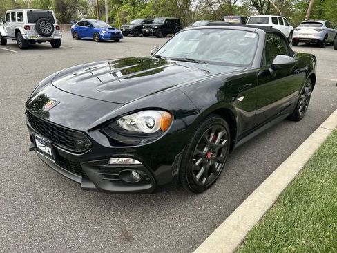 Used 2018 FIAT 124 Spider Abarth w/ Convenience Group RWD image 4