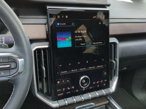 Used 2025 GMC Acadia Denali AWD/4WD image 15
