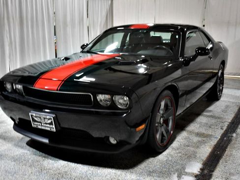 Used 2013 Dodge Challenger SXT image 31