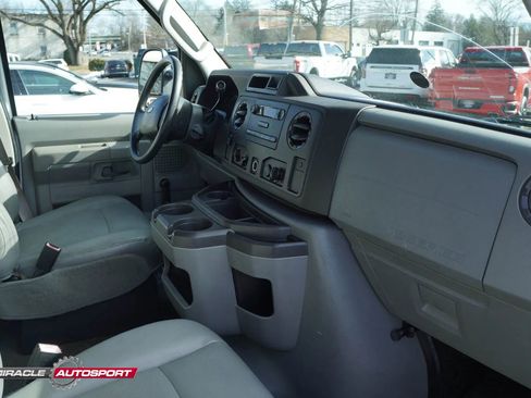 Used 2009 Ford E-150 and Econoline 150 Van 3D image 27