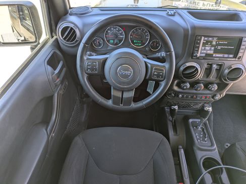 Used 2018 Jeep Wrangler Sport image 16