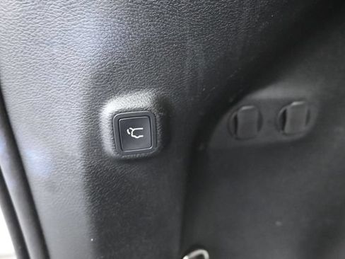 Used 2019 Jeep Cherokee Limited AWD/4WD image 7