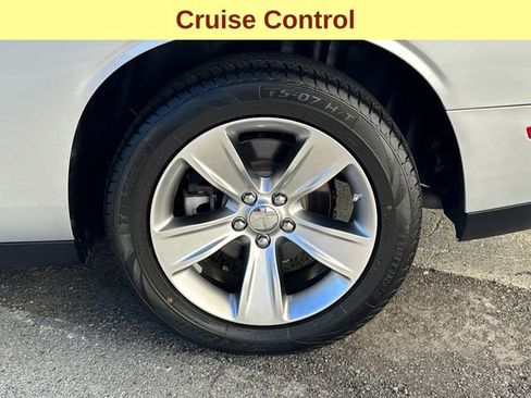 Used 2022 Dodge Challenger SXT image 9