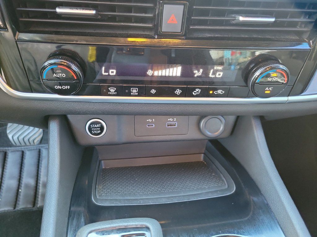 Used 2021 Nissan Rogue SV FWD image 34