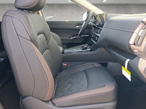 New 2026 Nissan Pathfinder Platinum FWD image 25