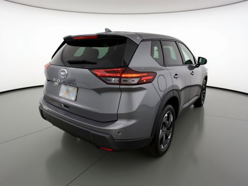Used 2025 Nissan Rogue SV image 9
