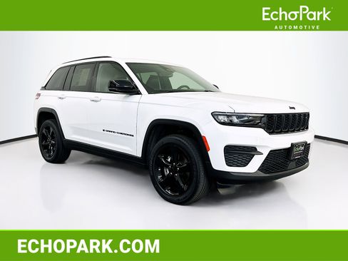 Used 2023 Jeep Grand Cherokee Altitude image 1