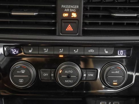 Used 2024 Volkswagen Jetta SE w/ Panoramic Sunroof Package FWD image 30