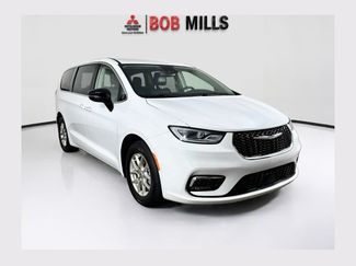 Used 2024 Chrysler Pacifica Touring-L FWD video 1
