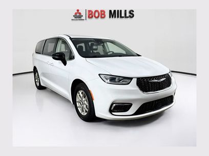 Used 2024 Chrysler Pacifica Touring-L