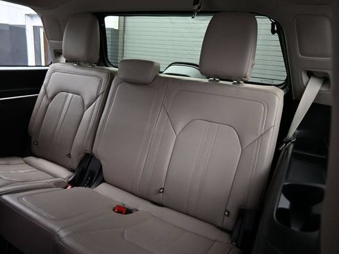 Used 2024 Ford Expedition Limited AWD/4WD image 21