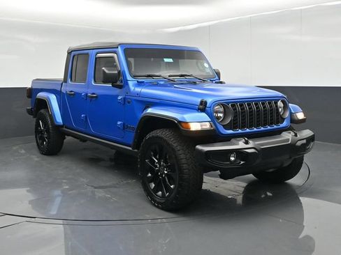 Used 2025 Jeep Gladiator Sport AWD/4WD image 1