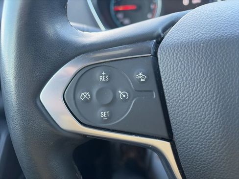 Used 2023 Chevrolet Traverse LT image 16